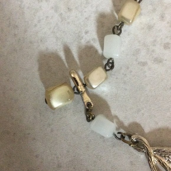 3 strand graduated Pearl 9” necklace - Picture 5 of 6